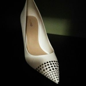 Ladies shoes great condition like new never wore.